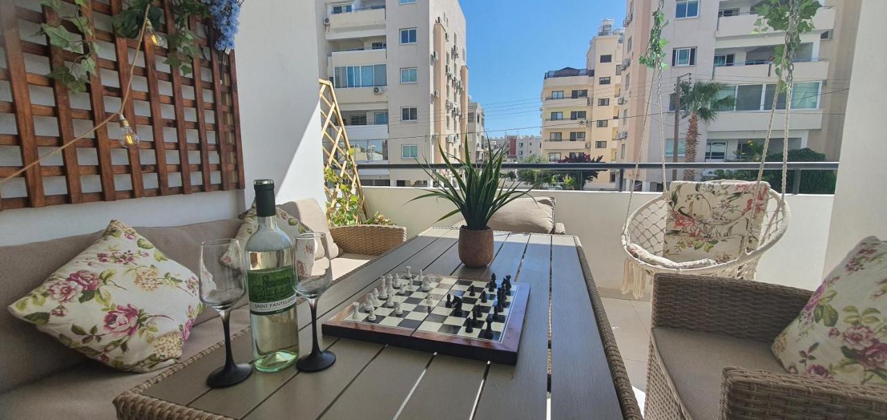 Stefaris "Koutsou Court 105" Lägenhet Larnaca Exteriör bild