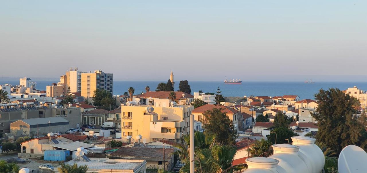 Stefaris "Koutsou Court 105" Lägenhet Larnaca Exteriör bild