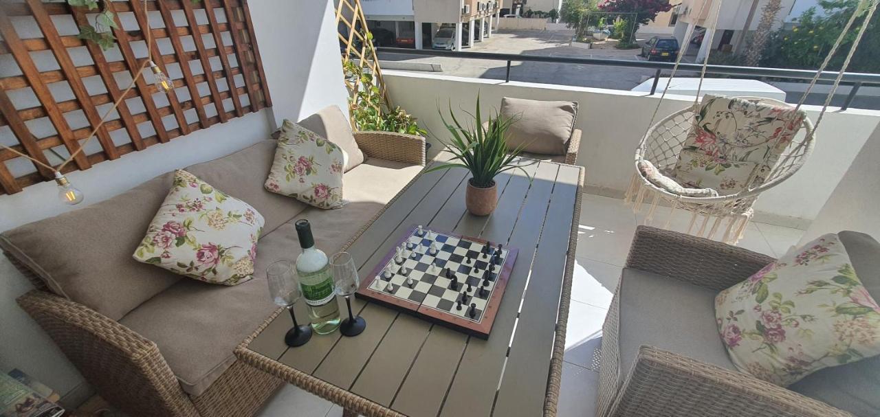 Stefaris "Koutsou Court 105" Lägenhet Larnaca Exteriör bild