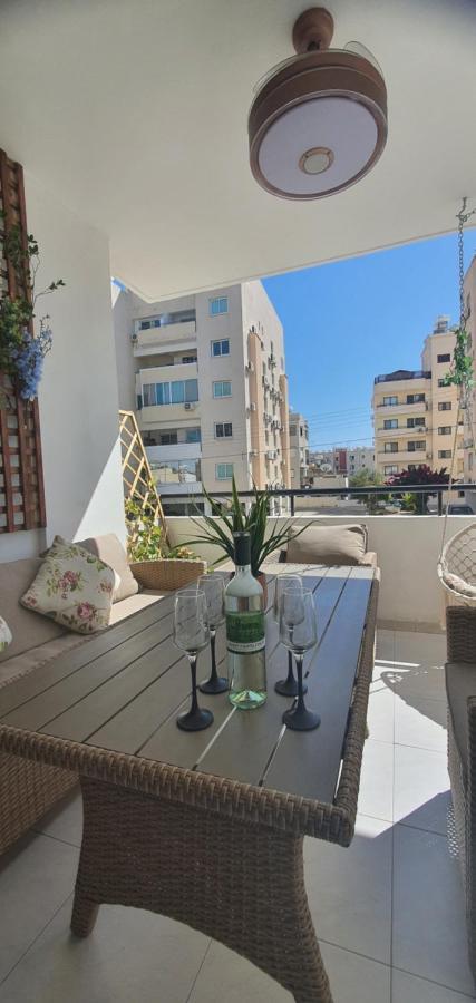 Stefaris "Koutsou Court 105" Lägenhet Larnaca Exteriör bild