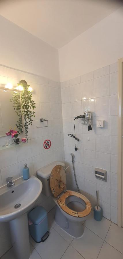 Stefaris "Koutsou Court 105" Lägenhet Larnaca Exteriör bild