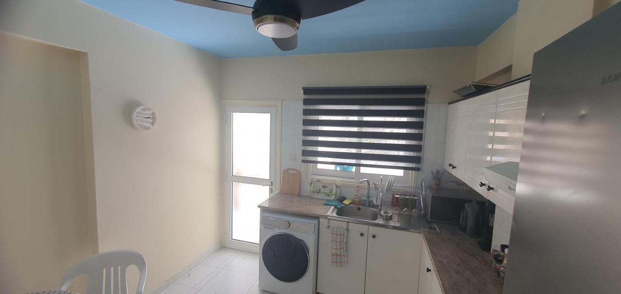 Stefaris "Koutsou Court 105" Lägenhet Larnaca Exteriör bild