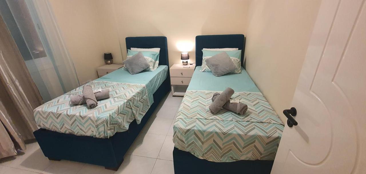 Stefaris "Koutsou Court 105" Lägenhet Larnaca Exteriör bild