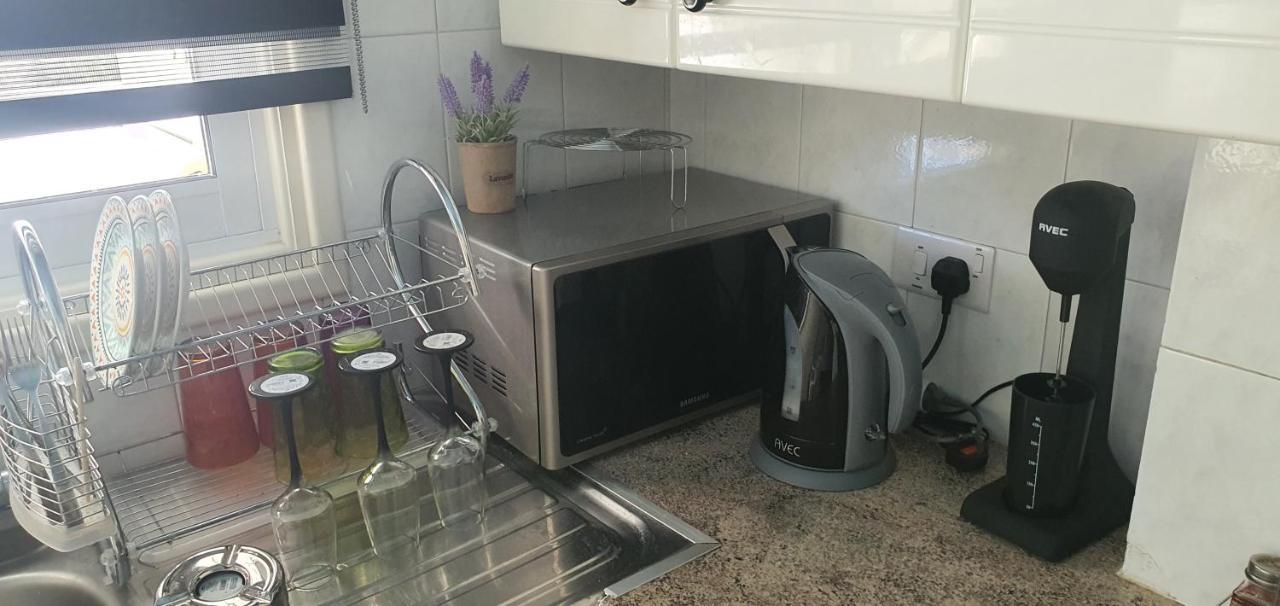 Stefaris "Koutsou Court 105" Lägenhet Larnaca Exteriör bild