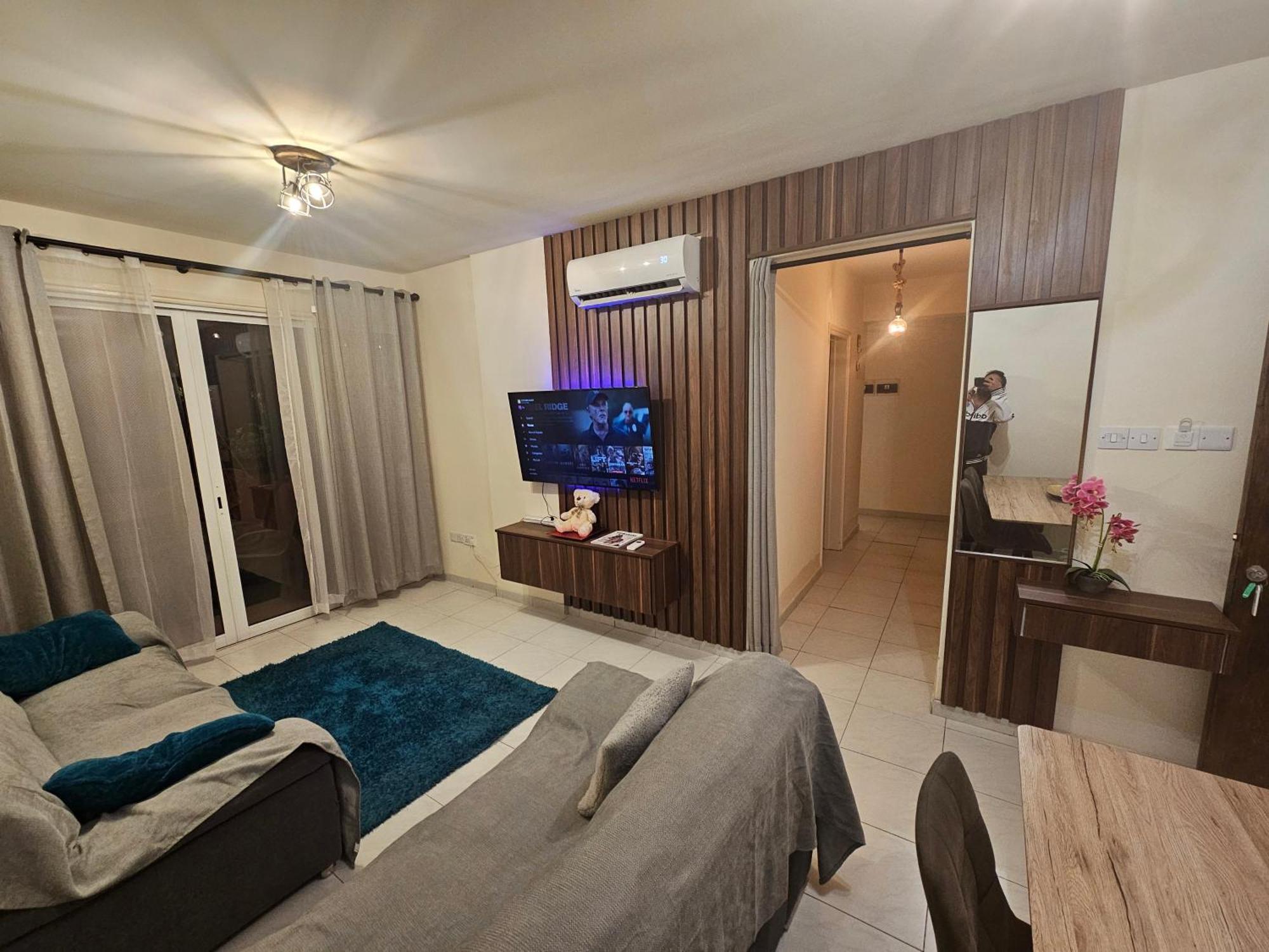 Stefaris "Koutsou Court 105" Lägenhet Larnaca Exteriör bild